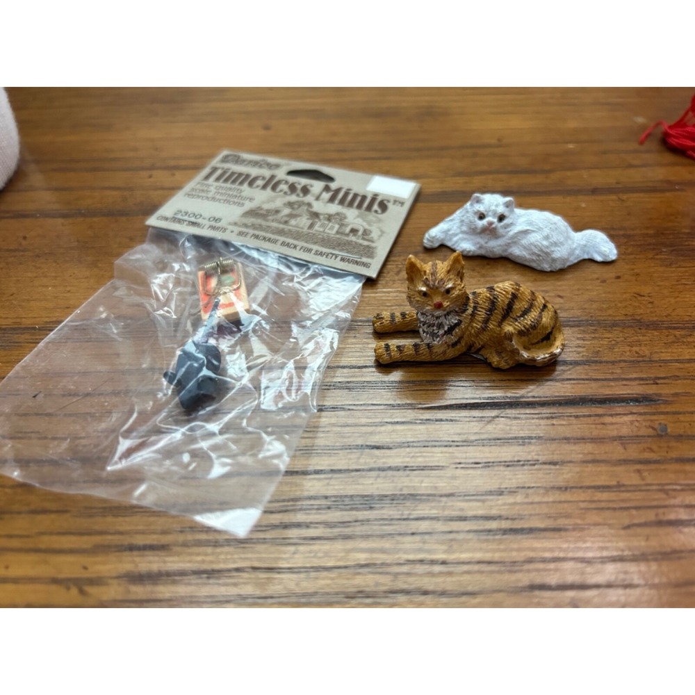 Darice Timeless Minis Mouse Trap & Land Sea Collectables Cat Figurines Set